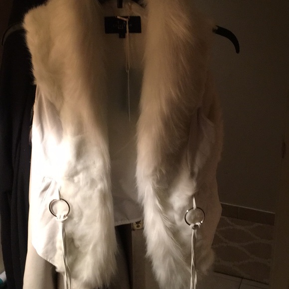 Vest - Picture 3 of 5